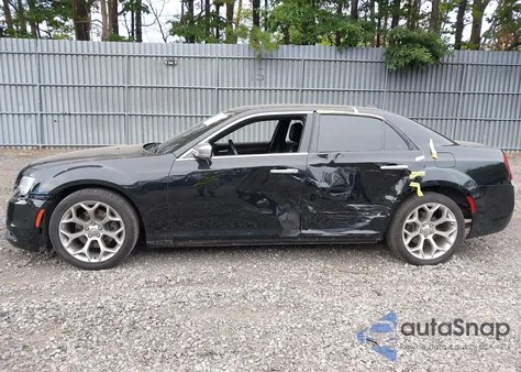 2018 Chrysler 300 300C z USA, uszkodzony, nr VIN 2C3CCAPT3JH201676